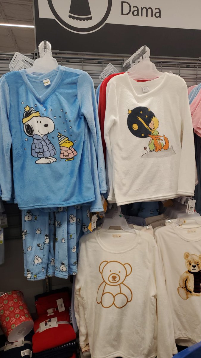 b91335's tweet photo. Hoy visite con mi mamá Walmart en Plaza Galerías Las Torres, fuimos a comprar pijamas de invierno. En la sección de dama había diseños súper bonitos y suaves: Snoopy, El Principito y ositos. Fue una visita rápida y agradable y ¡encontramos justo lo que buscábamos! #SomosEPCA https://t.co/1SdsgDB8RK