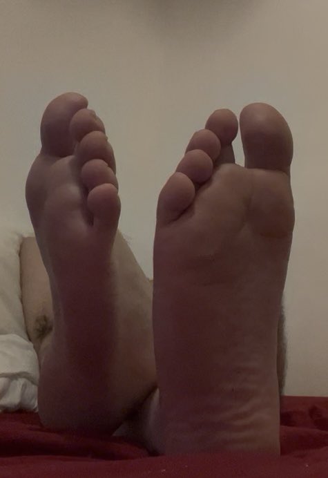MasterHexen's tweet photo. Come take a whiff of this stinky feet Wataa 
#master #feet #findom https://t.co/TvsemNezuz