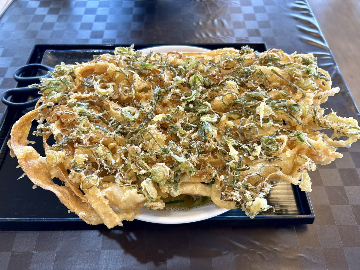 昼食にと飛び込んだお店で頼んだコレ、何だと思いますか❓🤔