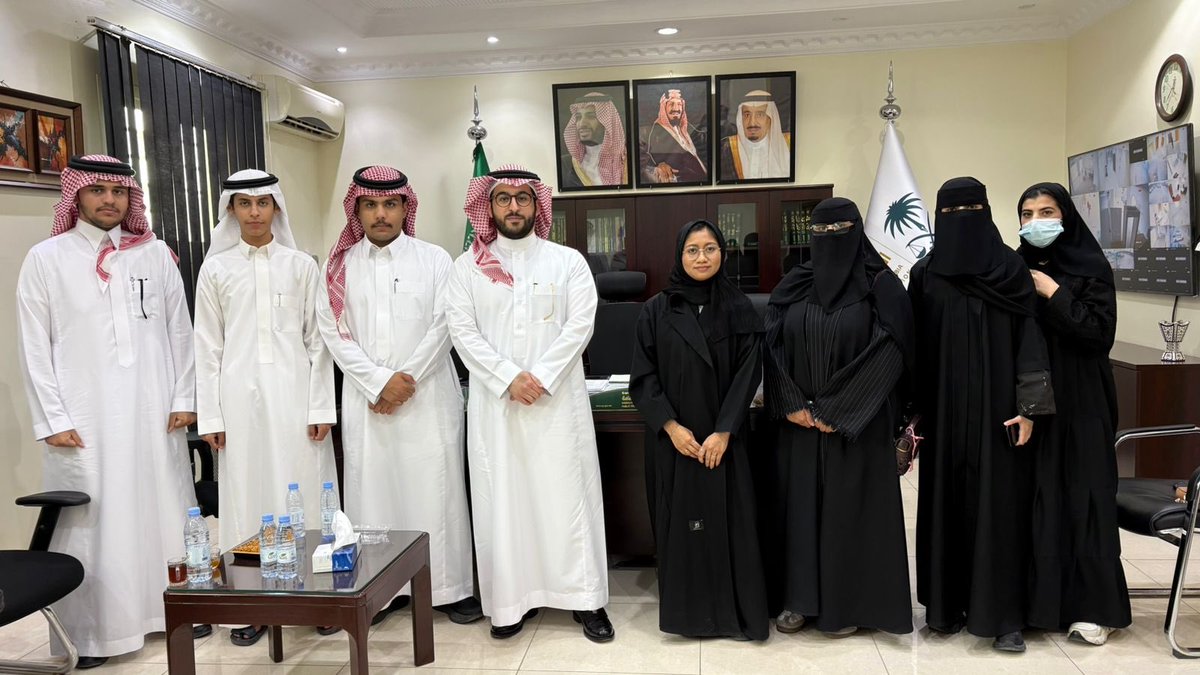 csl_maj's tweet photo. برعاية سعادة عميد كلية الشريعة والقانون قام طلاب وطالبات نادي عدالة بزيارة فرع النيابة العامة بالمجمعة وذلك للربط بين الدراسة النظرية والتطبيق العملي ،والتعرف على اختصاصات النيابة العامة،والاطلاع على إجراءات التحقيق وكذا تنمية مهارات الطلبة المهنية.
#جامعة_المجمعة https://t.co/xBf6rZVE3L
