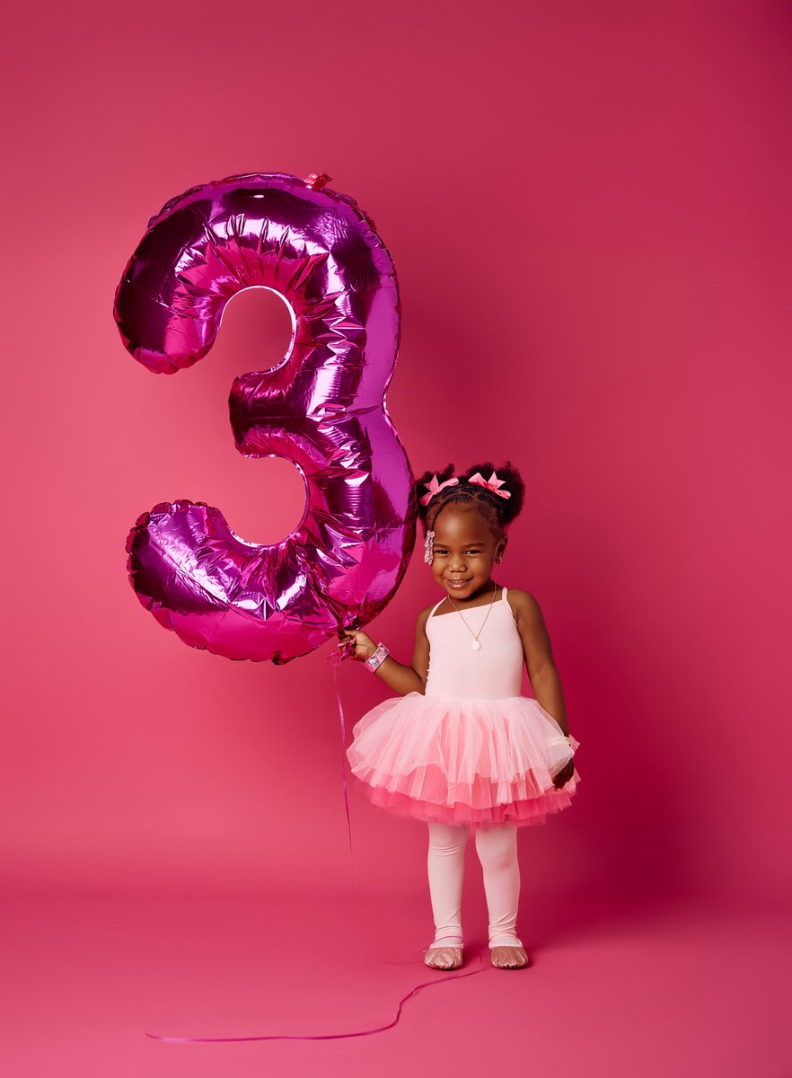 lakiaahaynes's tweet photo. my baby girl is growing up! #HelloKK #Hello3 💝🎀💕 happy birthday my love! https://t.co/wIR2uFk1K0