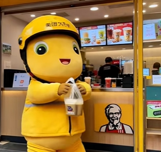 ckcoe22351642's tweet photo. 行情下跌，连奶龙豆顶不住了，加入美团送起外卖了，大家都叫他“骑手龙”
https://t.co/ISOCn1n9Te https://t.co/Jyd0FjxprQ