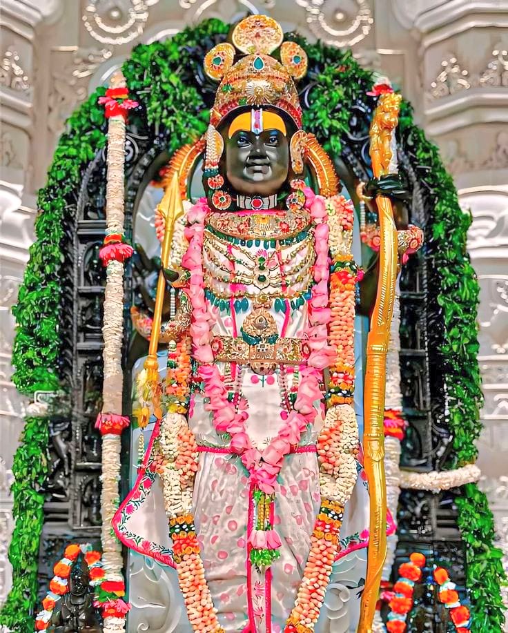 रामचंद्र जी का जीवन है आदर्श हमारा धैर्य त्याग और करुणा का खजाना अपारा।  

हनुमान जी के भक्त सुग्रीव के सखा बने सबको न्याय दिया कभी न किसी से डरे।  

जय श्रीराम का नारा गूंजे चौदह लोक में
रामराज्य की मिसाल बनी सदा सुखदायक में।  

तुलसीदास जी ने गाया रामचरितमानस अमर
राम नाम जपते