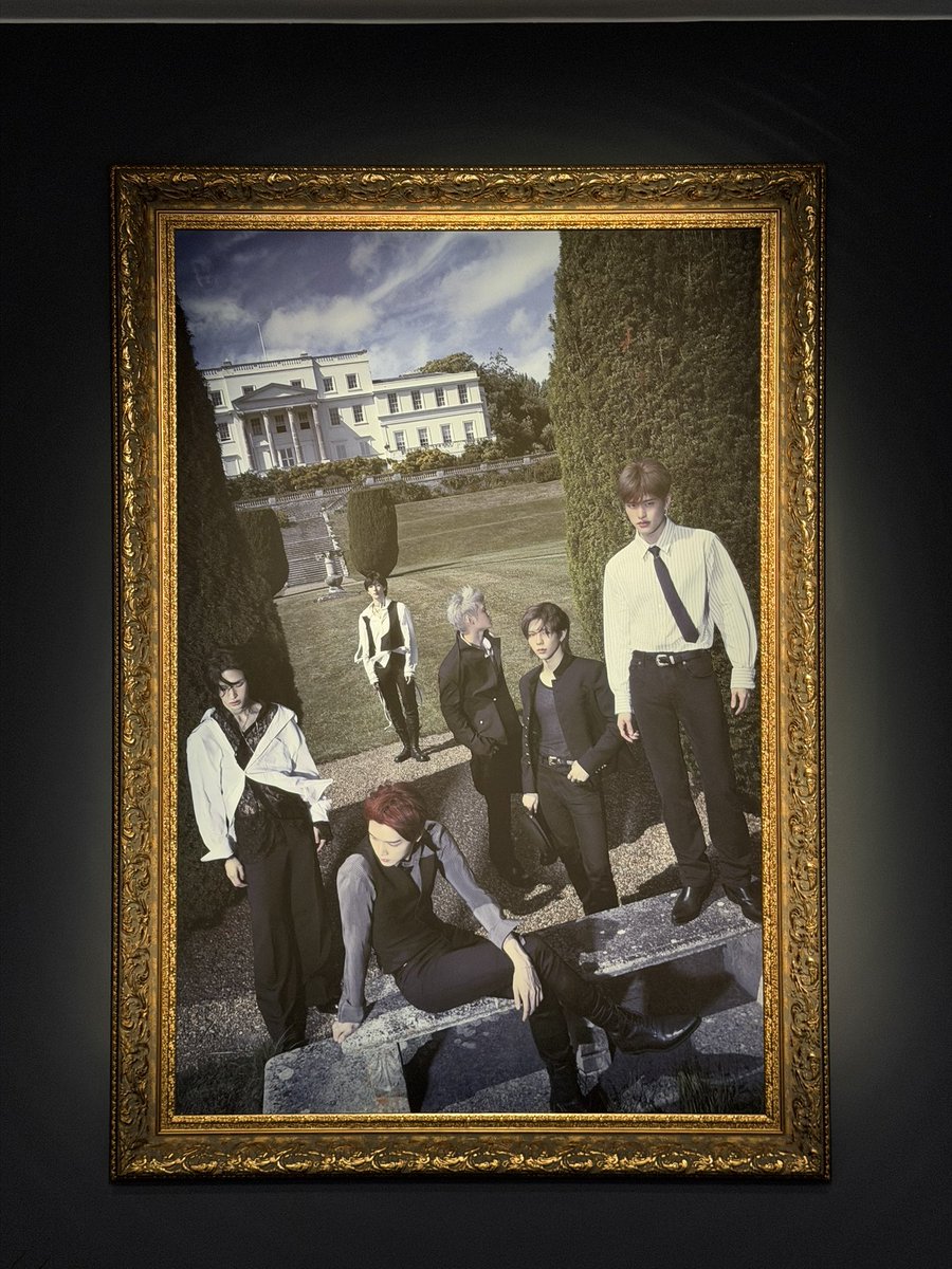 heal_bambi913's tweet image. 251118 라이즈 전시 1회차 
12시에 줄서서 20분 쯤 들어간듯
3분당 10명 씩 끊어서 입장시킴
앞에 다녀간 브리즈분들이 왜
액자 구매하고 싶다는 말 공감되더라군…

+
전 좀 천천히 둘러보느라 1시간 30분 소요

#라이즈 #전시회 #RIIZE #고요와파동