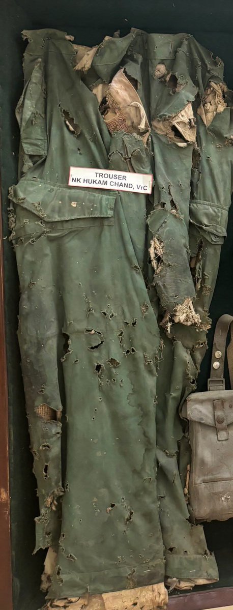 NewsIADN's tweet image. Rezang La Day: When 120 bravehearts of 13 Kumaon under Maj Shaitan Singh defended Rezang La to the Last Man Last Round 🇮🇳 

Naik Hukam Chand (VrC) of 13 Kumaon Regiment wore these trousers for one last time. When 120 Indian soldiers killed 1500+ Chinese Army soldiers that day.