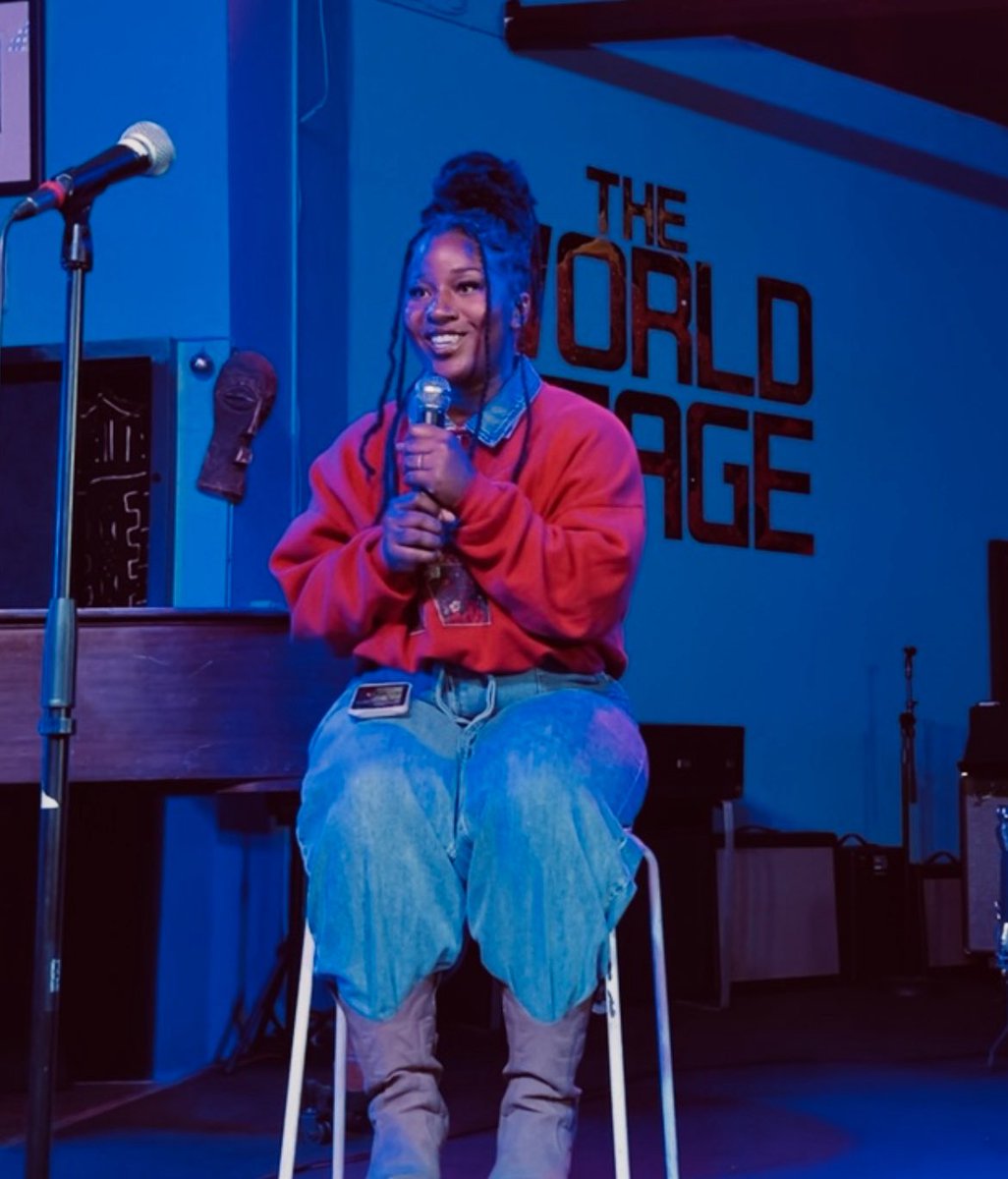 247LC's tweet photo. Spoken word from the soul 🔥 Malaisia delivered an authentic spoken word piece on The World Stage at The Leimert Park Music Series 🎤

https://t.co/SrSxd5FYPw 🔗

#spokenword #poetry #poet #leimertpark #leimertparkmusicseries #losangeles #blackcreatives #blackartists #blackcreators