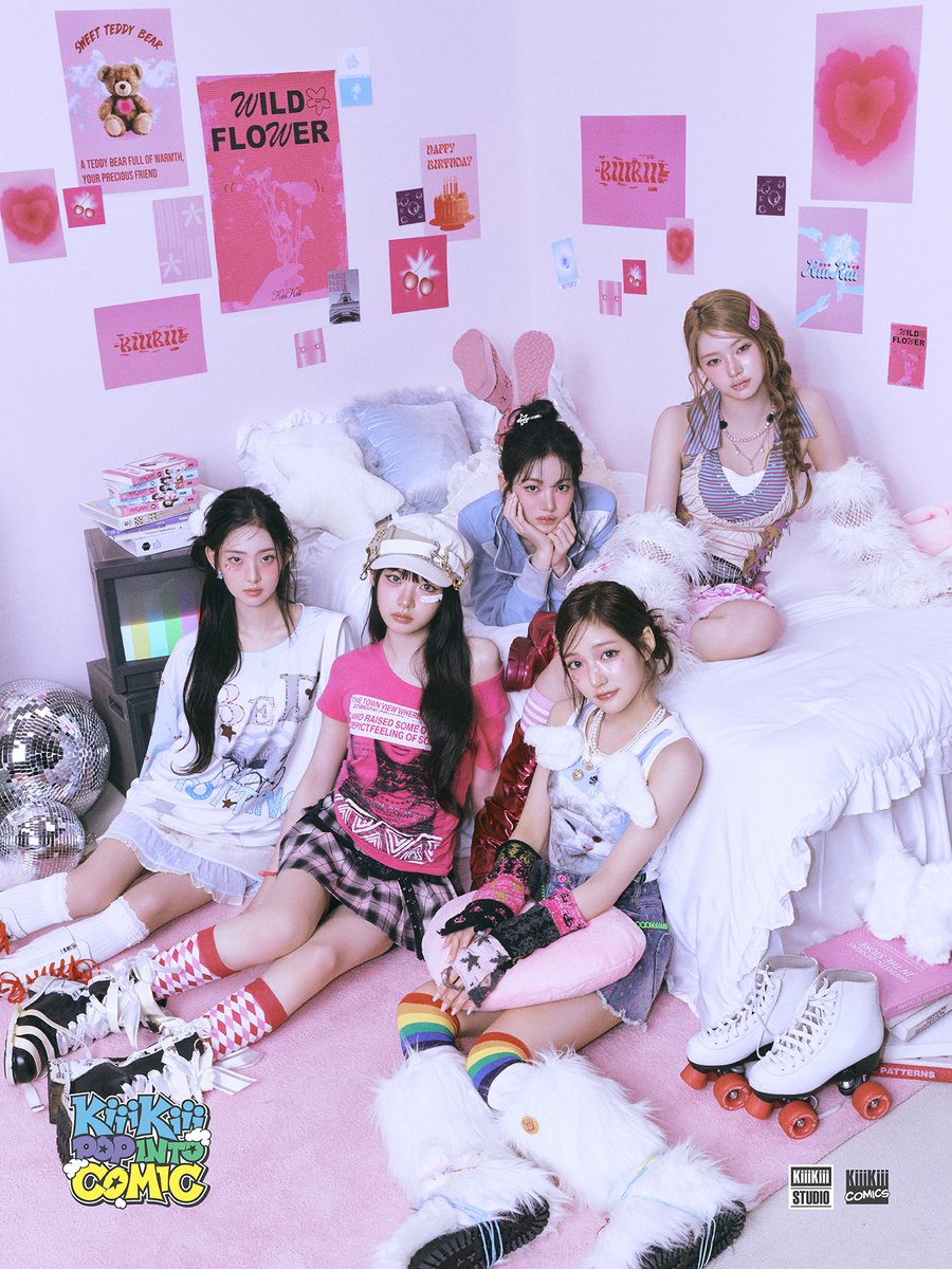 We_KiiiKiii's tweet image. KiiiKiii 2026 SEASON&apos;S GREETINGS
[KiiiKiii POP INTO COMIC]
Concept Photo 

🎀 PRE-ORDER : 2025.11.19 (WED) 11AM (KST)
🎀 RELEASE : 2025.12.26 (FRI)

#KiiiKiii #키키 
#2026SEASONSGREETINGS