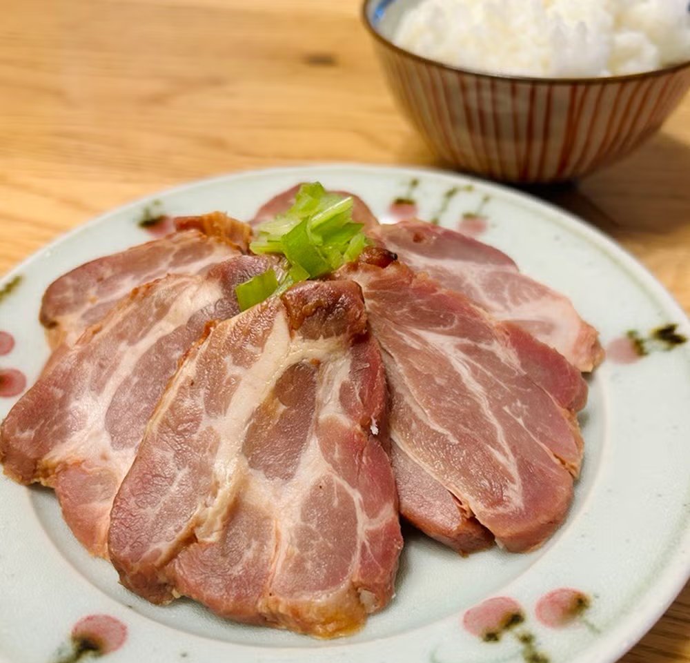 【エディターのお気に入り】リピート確定！箸が止まらなくなる最新ご飯のお供🍚 
▶ bit.ly/4i4wRjJ

・アコメヤ トウキョウの「おおぶり焼きほぐし 天然真鯛」
・カルディの「ワンメイ 海鮮佃煮」
・キッコーマンこころダイニングの「サクサクしょうゆアーモンド ペッパー＆スモーク風味」