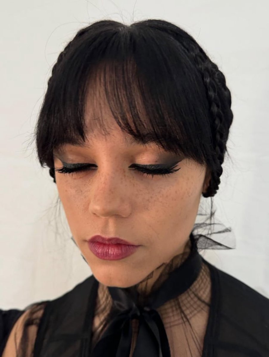 xvicandless's tweet photo. Don’t you want to paint her face? 🥜

Perverts. https://t.co/KA0zH2YWxj