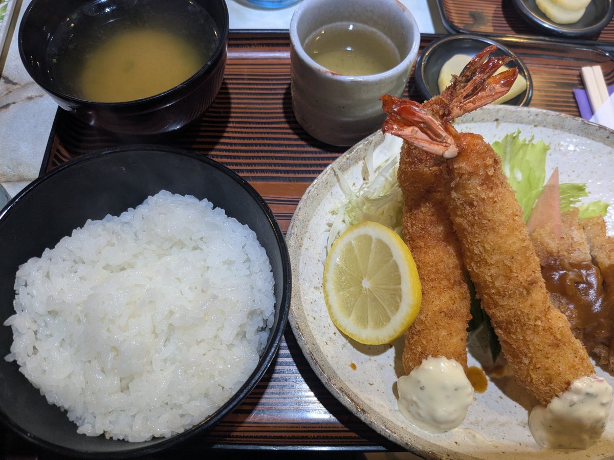 h_secondlife's tweet image. 前から気になっていた味のある喫茶店を開拓
素晴らしい店内と美味しいランチ　気になり厨房を覗く
高齢の男性が一人で料理を作っている
個人の喫茶店はずっと続いて欲しいのでこの店を継ぐ人がいるのかと心配(余計なお世話)

#喫茶店 #ランチ #家庭菜園 #田舎暮らし #移住