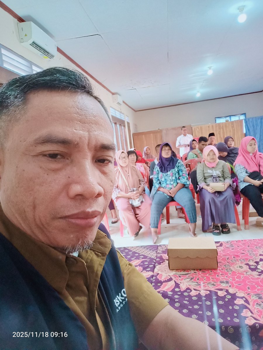 jokomjdc's tweet photo. Satu jam bersama 25 komunitas disabilitas Desa Karanganom tangguh dlm mencari dan menggunakan informasi di era gelombang perilaku menunduk (Selasa,18/11) di balai desa setempat.
#literasidigital
#ramahdisabilitas https://t.co/DjvamIIG2g