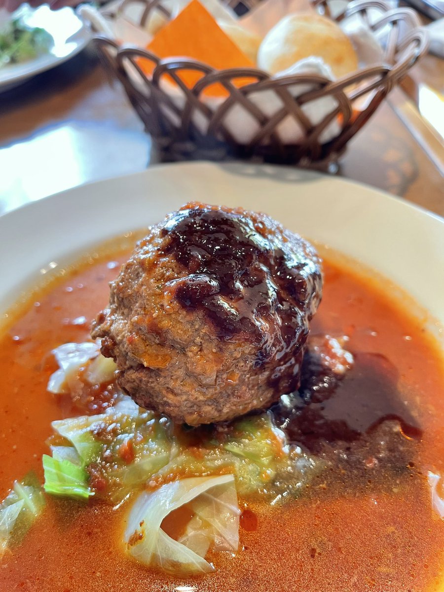 yukimasa_obi's tweet image. ランチに煮込みハンバーグ。
こんなにきめ細かいハンバーグは初めてだよ😳美味しかった♪