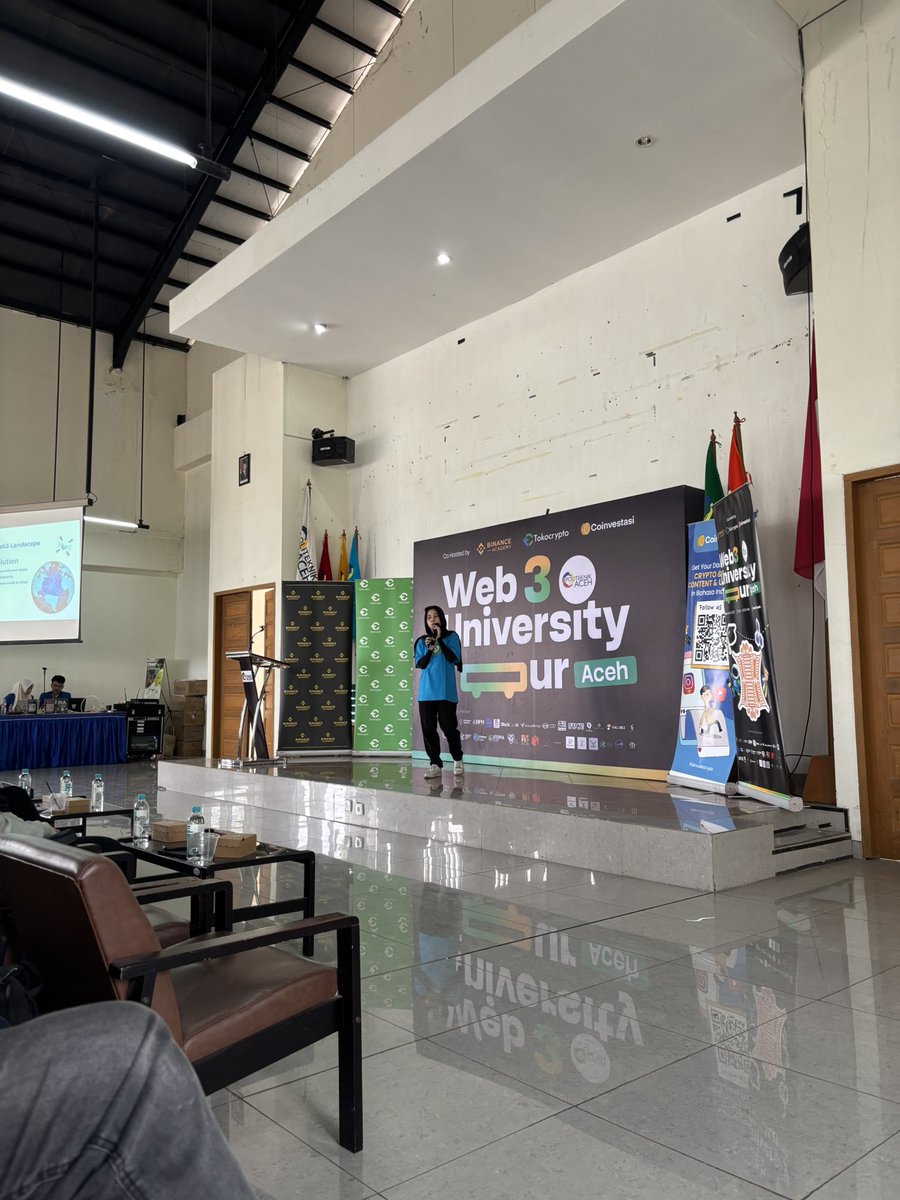 0xFarizi's tweet photo. Seru banget acara Web3 University Tour di Politeknik Aceh. Pengalaman singkat tapi nambah banyak wawasan soal Web3.
@BinanceAcademy @tokocrypto @tokotoken_id @coinvestasi
#BinanceAcademyUniversity #ExchangeIndonesia #TKOKeepBuilding #SemuaBisaCrypto https://t.co/IIZRE8qaxp