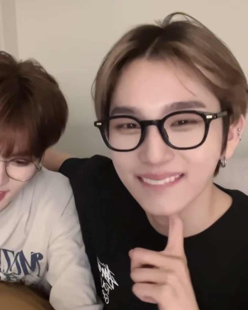 다시는 볼 수 없는 일뜽 이뽀니 안경…. ㅜㅜ