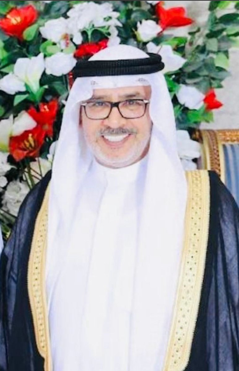 الشاعر مبارك نايف بوظهير… صوتٌ شعريّ لا يشبه إلّا نفسه

عندما نتحدث عن الشعر الشعبي في الخليج، فإننا نتحدث عن بحر واسع من الأصوات والمدارس والتجارب، لكن يبقى هناك شعراء يملكون بصمة خاصة، وحضورًا مختلفًا، يفرض نفسه دون ضجيج، ويترك أثره في ذاكرة من يقرأ له أو يسمع قصيده.
ومن بين