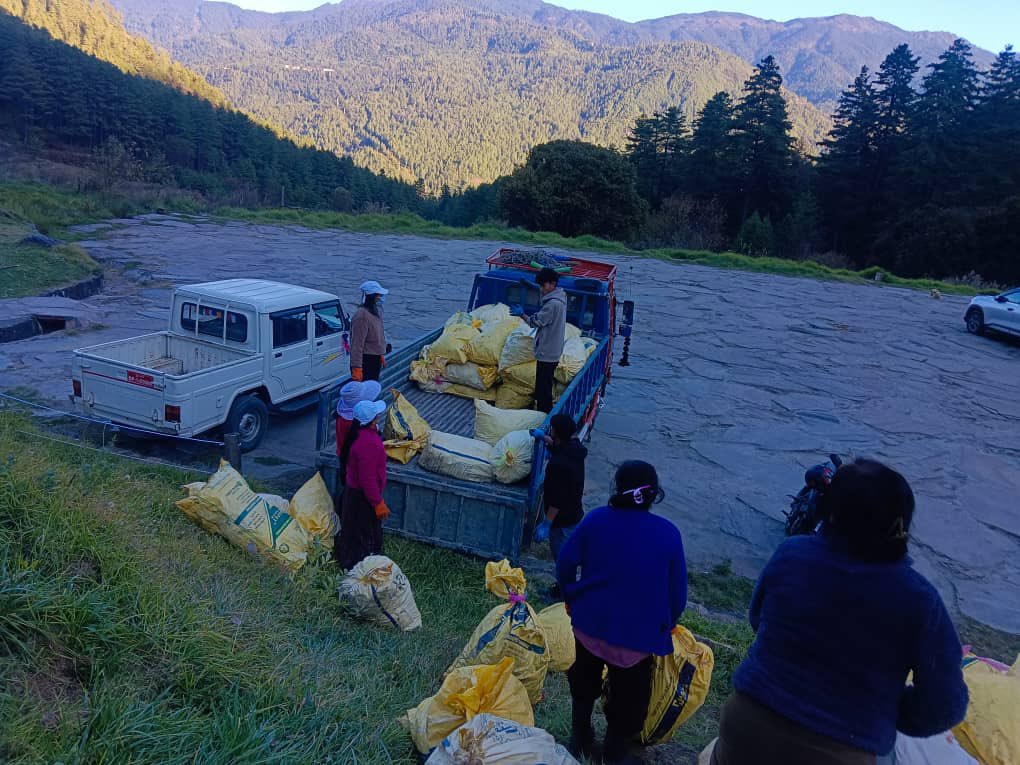 bhutan_clean's tweet photo. 18 November 2025: Dechenphu Lhakhang- stock clearance of all the trash left after the Dechenphu Tsechu (31 Oct 2025). A truck load of trash. Thank you staff of clean bhutan who had worked for two days eight hour shift to clear up the trash from Dechenphu Lhakhang. https://t.co/XVUNMzlKXR