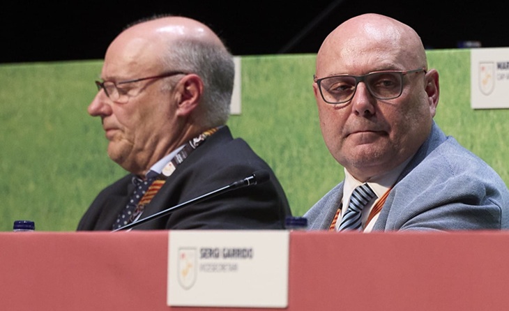 .<a href="/FCF_CAT/">Federació Catalana de Futbol</a> : l’empleat ridiculitza el president (i 3)

Tercera i última part de ‘les perles’ de <a href="/sellares_miquel/">Miquel Sellarès</a>, ex tresorer, ex responsable de la comissió econòmica i ex vicepresident de la 'Fede', ara comminat a una dimissió forçada

futbolcatalunya.com/fcf-lempleat-r…
#futbolcat