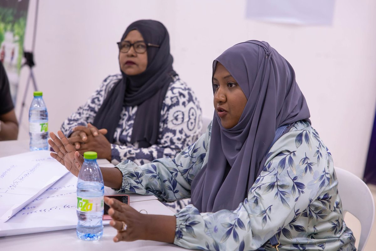 ResilientMDV's tweet photo. ޤައުމީ ތަރައްޤީގެ ޕްލޭން އެކުލަވައިލުމަށް ރައްޔިތުންގެ ޚިޔާލާއި މަޝްވަރާ ވަނީ ހޯދާފައި. މުޅި ރާއްޖޭގެ މީހުން ދިރިއުޅޭ ހުރިހައި ރަށެއްގައި "ކުރިމަގު ސައްލާ"ގެ ނަމުގައި ވަނީ ބައްދަލުވުންތައް ބާއްވާފައި. 

ފޮޓޯ : ކުރިމަގު ސައްލާ - ގްރޭޓަރ މާލެ ސަރަޙައްދު

#NDP2045
#ResilientMDV https://t.co/8y9UjKSEqT