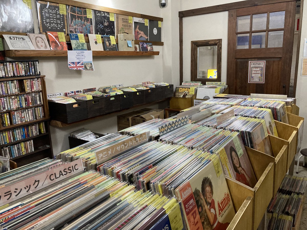 rx178camille's tweet image. 某アイドルや売り出し中のシンガーも訪れる西荻窪のリプレイスレコード様にKING BROTHERSの フライヤーを置かせ頂きました。いつもありがとうございます！今日もここでレコード買わせていただきました。
#replacerecords
#KINGBROTHERS
#キングブラザーズで推し活