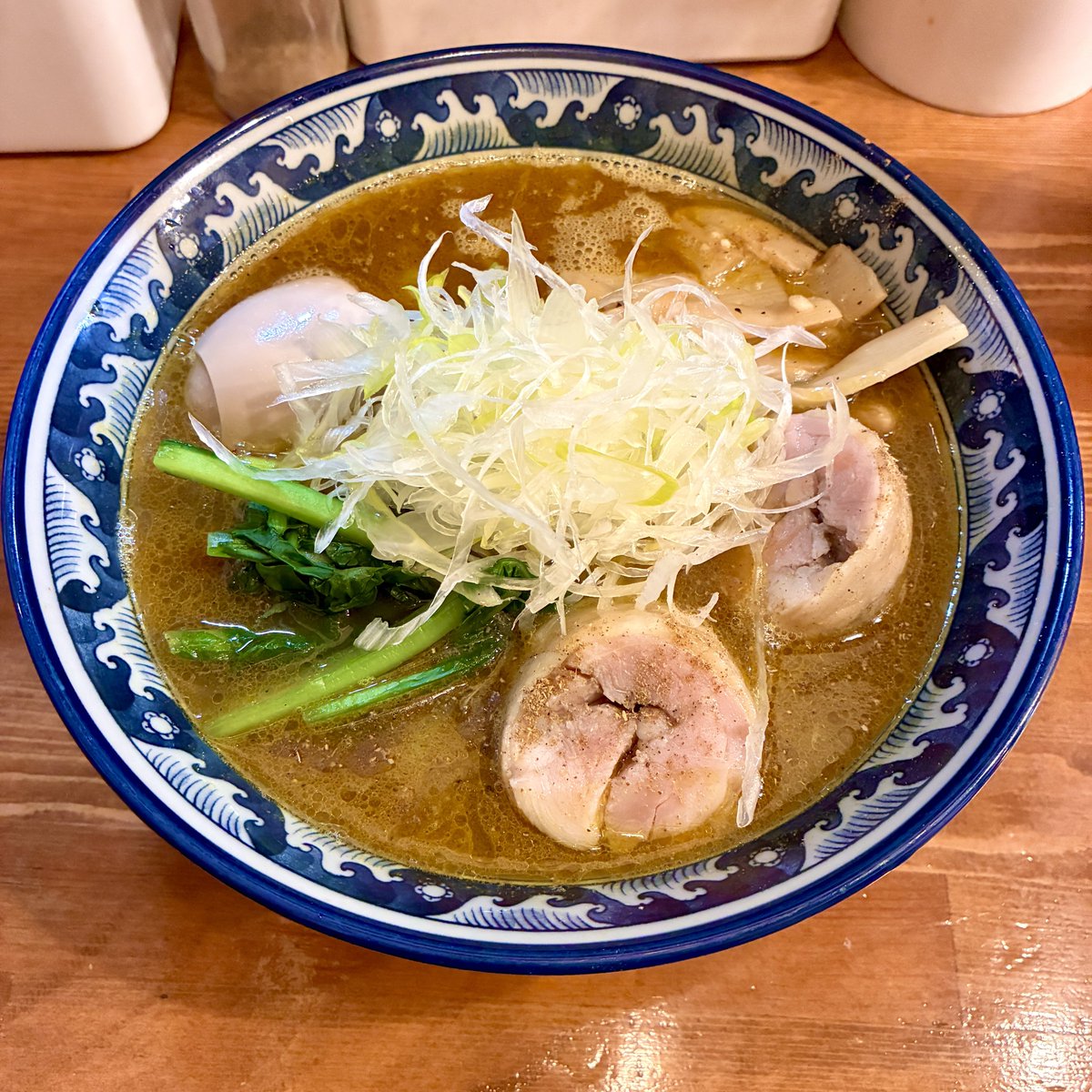 今日のランチは新作のカレーラーメンを食べに市川のsorenariさんへ