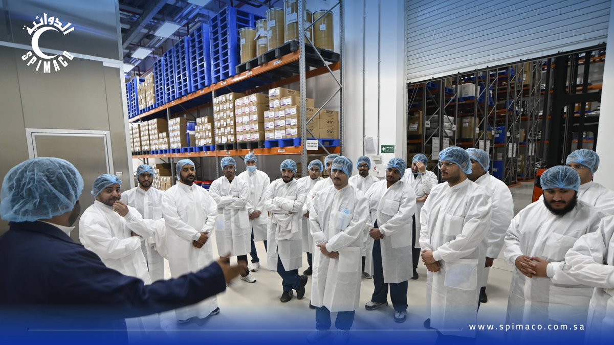 SpimacoAddwaeih's tweet image. سعدنا في #سبيماكو الدوائية باستقبال وفد من طلاب كلية الصيدلة بجامعة الإمام عبدالرحمن بن فيصل في مصنع الدمام فارما، ضمن برنامج الزيارات الميدانية الذي يهدف إلى تعزيز الجانب التطبيقي لدى الطلاب وربط المعرفة الأكاديمية بالخبرة العملية.

تضمن برنامج الزيارة جولة في قسم الإنتاج…
