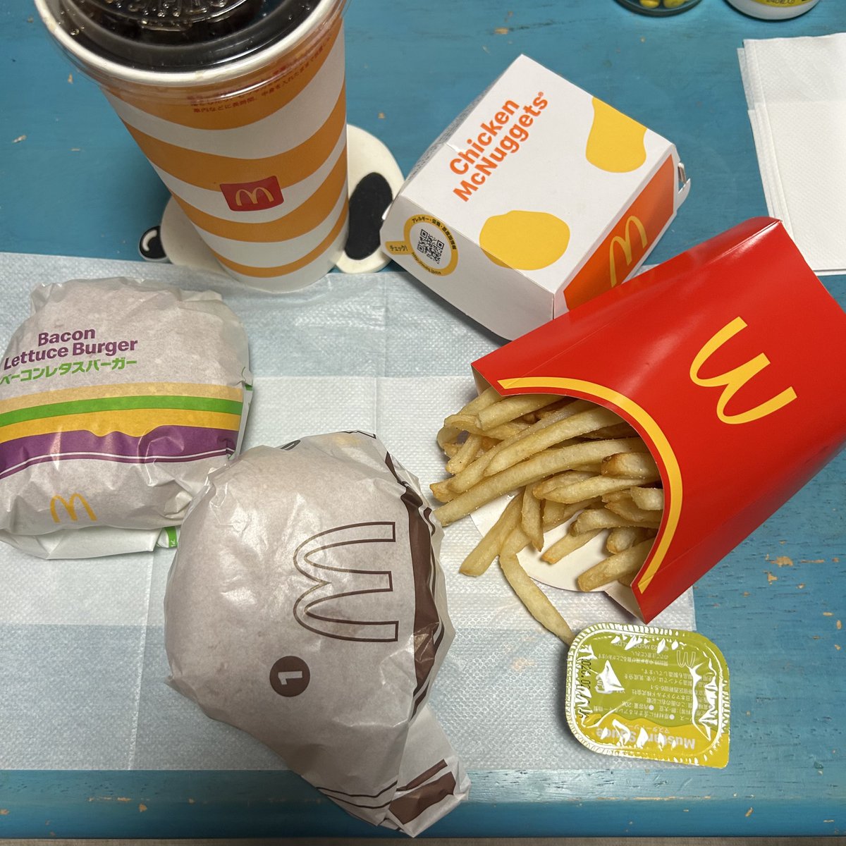 jangoool's tweet image. 11月18日火曜日

お疲れ様っす❕
朝から外回りからの帰ってからも息付く暇もなく業務てんこ盛りで疲れた😵‍💫
明日も頑張らないとな🫡

晩メシは
ヤル気ないから🍔TOGO