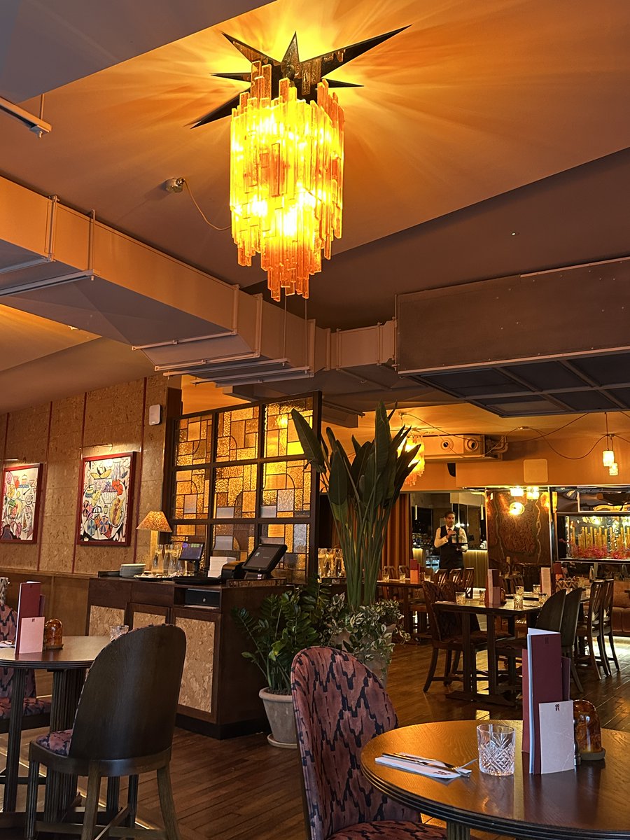 some more snaps from my little writing retreat up north! 📸 wouldn't recommend staying in a haunted house if you're a fan of sleep 😬 but at least there was lots of tasty food options! 🧋