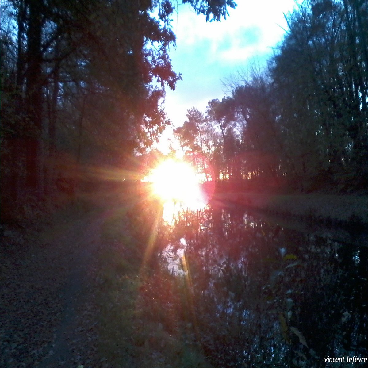 vinclefevre's tweet image. Tu vois #soleil, au début de mon #histoire from #loiret pour te #trouver vers #minuit, j&apos;ai embarqué à bord de ce #paquebot ; ce matin je t&apos;ai trouvé en #marchant vers #pk194, comme quoi #morbihanvrai #pointeurope avec #toi 😊 
#humour #jour #pk195 #onsecalme #donnerdusensàsavie