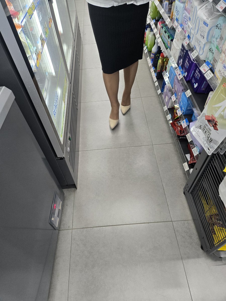 스타킹 신은 와이프의 일상 tweet media