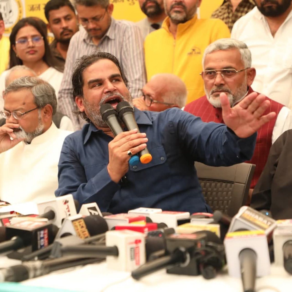 प्रशांत किशोर ने आज प्रेस कॉन्फ्रेंस कर के अपने विरोधियों का ब्लड प्रेशर बढ़ा दिया है, उन्होंने कहा 🔥

पांडवों के साथ स्वयं भगवान श्री कृष्ण थे फिर भी कौरवों के चक्रव्यूह में छल से अभिमन्यु मारे गए लेकिन

उसके आगे की भी एक कथा है

अभिमन्यु को मार देने से महाभारत नहीं जीता गया,