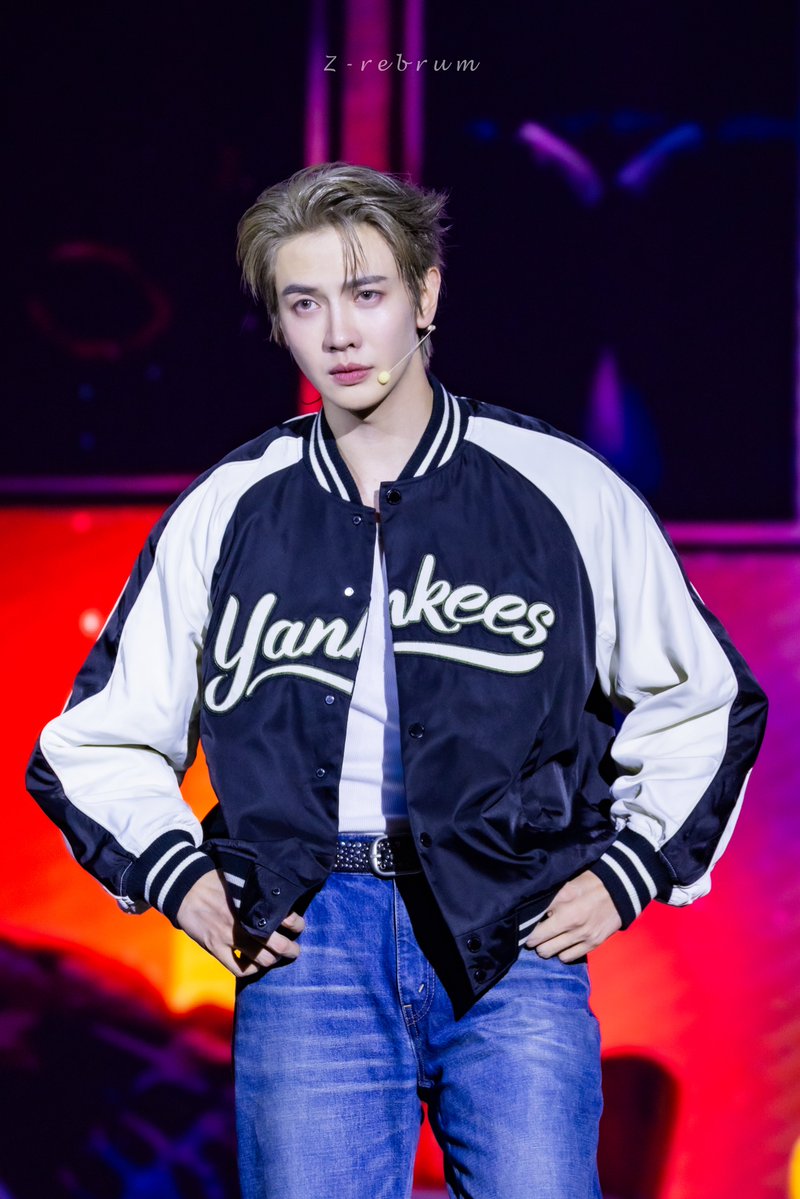 ตอนแรกคิดว่าผมทรงนี้เหมาะกับทุกลุคเลยแฮะ แบบใส่ชุดไหนก็หล่อ แต่อ้อลืมไป ลูกเรามันหล่ออยู่ละ ลุคไหนชุดไหนคงหล่อหมด เฮ่อออออออ 😌😌

MAXKYBAS OUR HOME 

#MaxkyBas1stFM
#maxky_rp #maxkybyZ