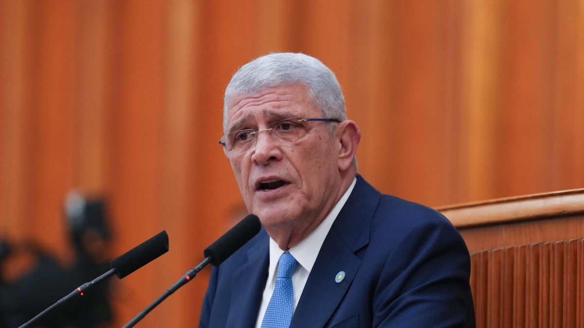 Müsavat Dervişoğlu, Bahçeli’nin İmralı çıkışından sonra şu paylaşımı yaptı:

“Salın gitsin.”