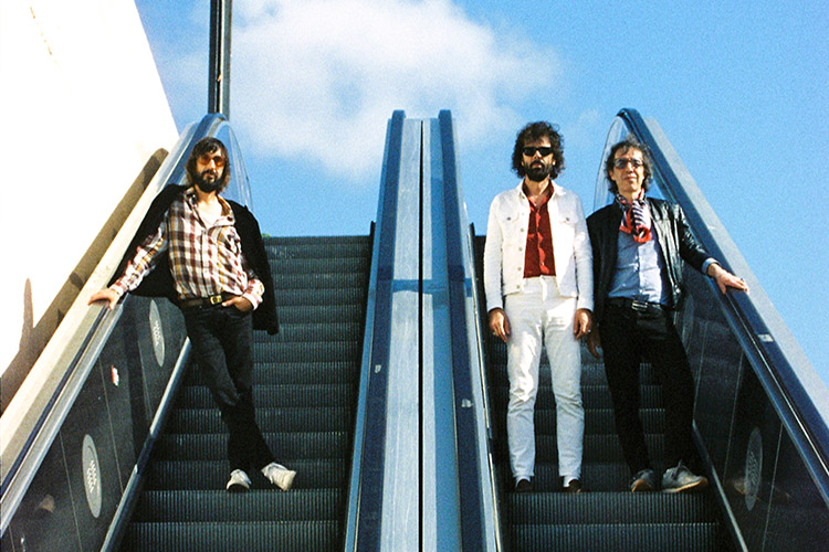 La maquinaria no se detiene nunca y, fieles a su cita, Sidonie nos regalan una nueva entrega dos años después de “Marc, Axel y Jes”. Entrevista en Mondo Sonoro. <a href="/sidonie_/">@sidonie_</a> 
mondosonoro.com/entrevistas/si…