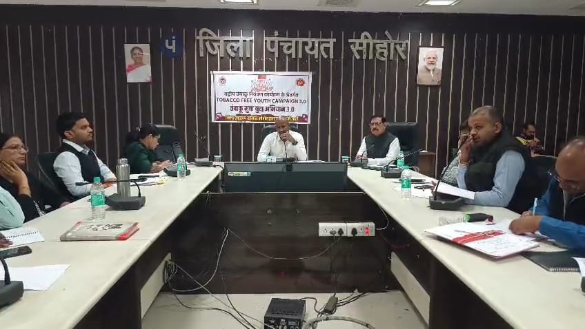 CollectorSehore's tweet image. कलेक्टर श्री बालागुरू के. ने जिला पंचायत सभाकक्ष में आयोजित बैठक के दौरान इस पुनीत कार्य के लिए जिले के सभी अधिकारियों एवं नागरिकों से झंडा दिवस निधि में अधिक से अधिक दान करने की अपील की है।      

#JansamparkMP #CMMadhyaPradesh #MadhyaPradesh #sehore