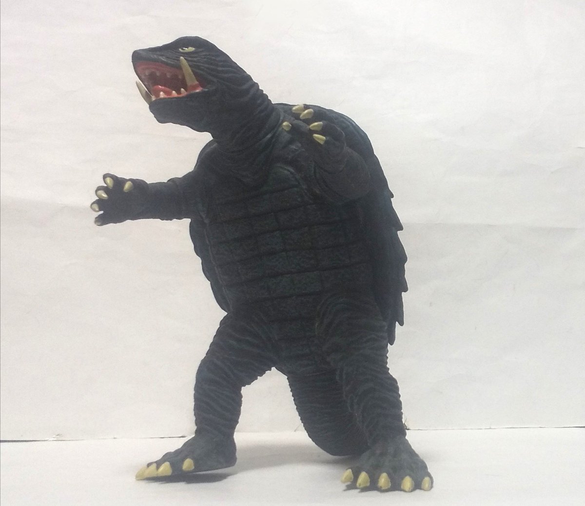 ガメラ様 Gamera] Repaint the Bandai Movie Monster Series soft vinyl figure