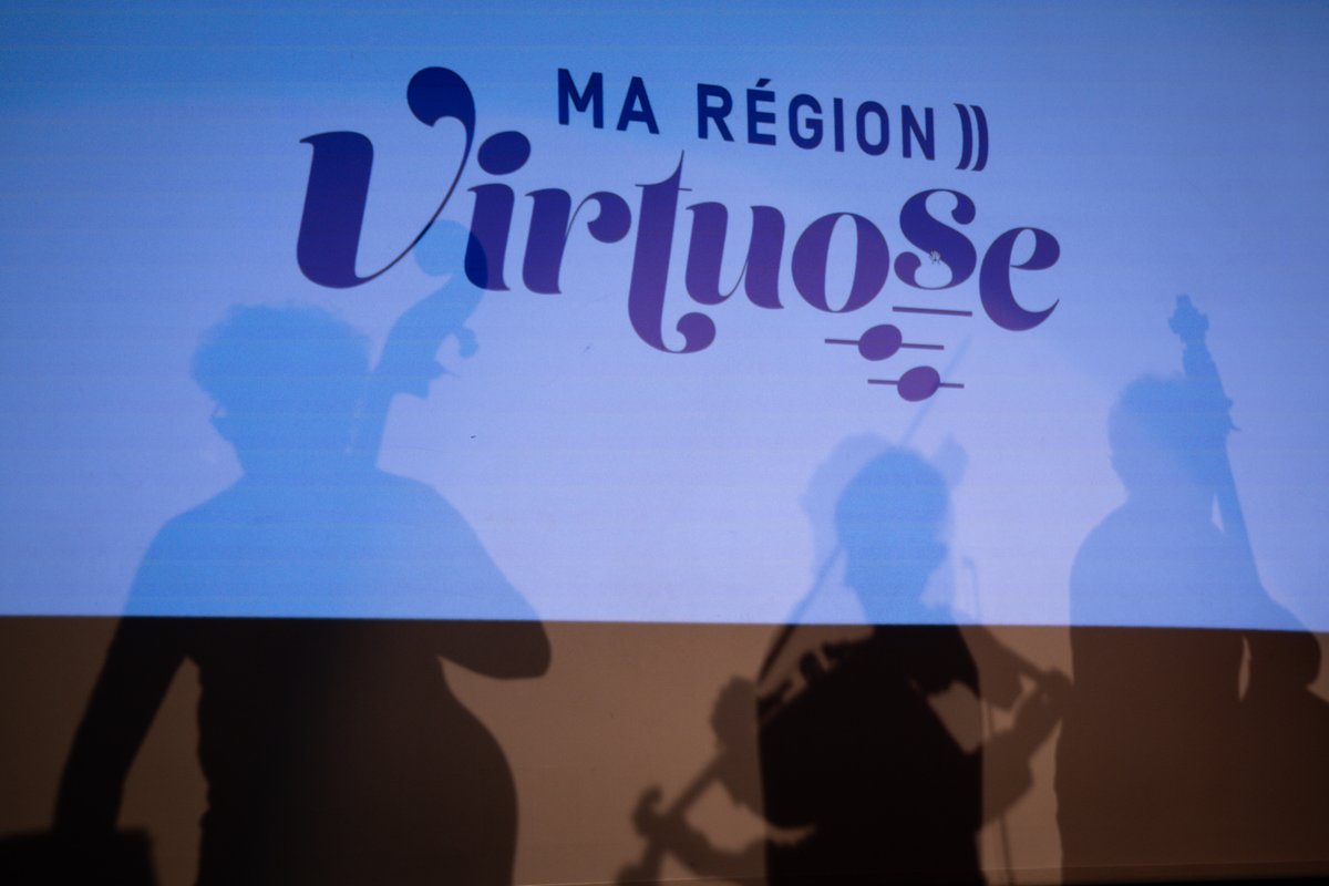 paysdelaloire's tweet photo. Ma Région Virtuose, 3e édition : un festival en mouvement, toujours plus près des Ligériens ! 🎶
Une ambition régionale réaffirmée 👉offrir l’excellence musicale à tous les Ligériens : 150 concerts dans 80 communes, lycées, marchés, centres commerciaux et lieux socio-solidaires.

📸 Coup d’envoi de #MaRégionVirtuose dans les lycées ! 20 séances programmées dans les lycées de la région assurés par les musiciens de l’@ONPL_orchestre. Puis rendez-vous le 12 décembre pour l’ouverture des billetteries. 
En savoir + ➡️https://t.co/iRAaRGpgIL