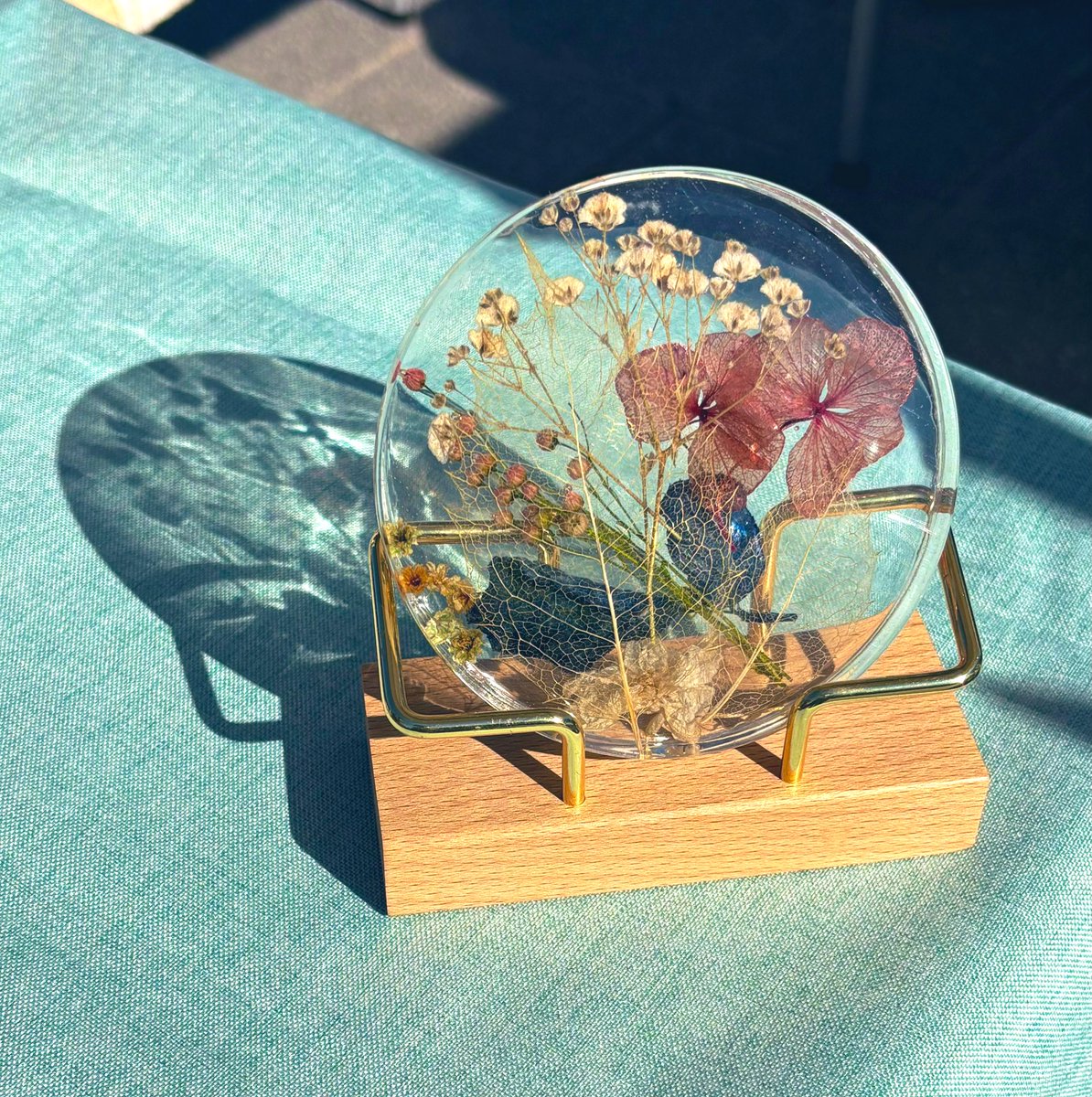 ドライフラワーのコースター
キラキラ、光る影