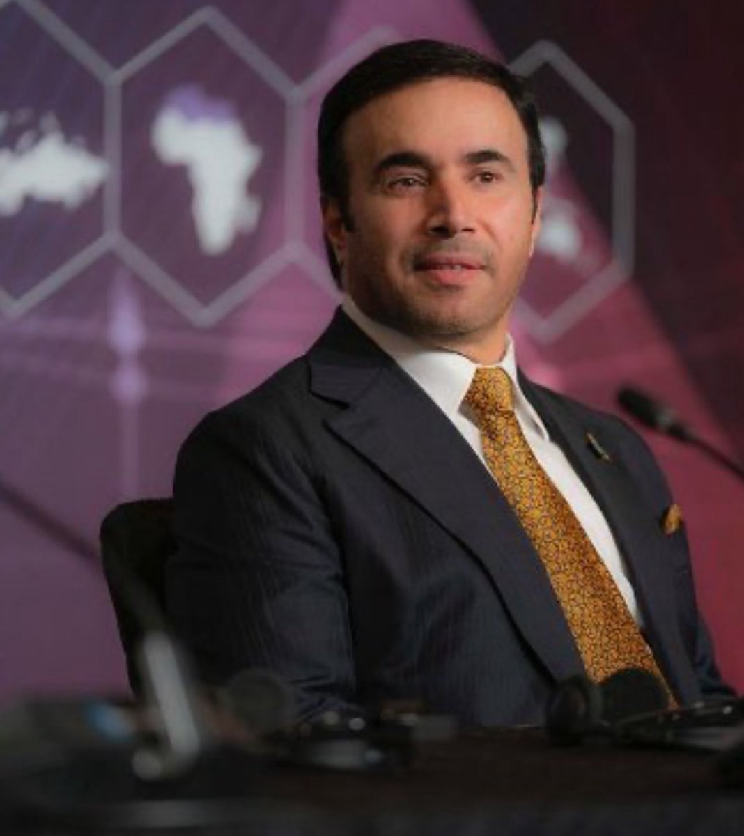 أيام قليلة… وتنتهي أربعة أعوام حمل فيها سعادة اللواء الدكتور أحمد الريسي مسؤولية رئاسة الإنتربول الدولي.
أعوام كان فيها صوتا يمثل بلده ويعكس حضورا عربيا مشرفا في أكبر منظومة أمنية عالمية.
خلال هذه السنوات الأربع، كان حضوره أكثر من منصب
كان رؤية تتجسّد في عمل وتنعكس في ثقة صنعها