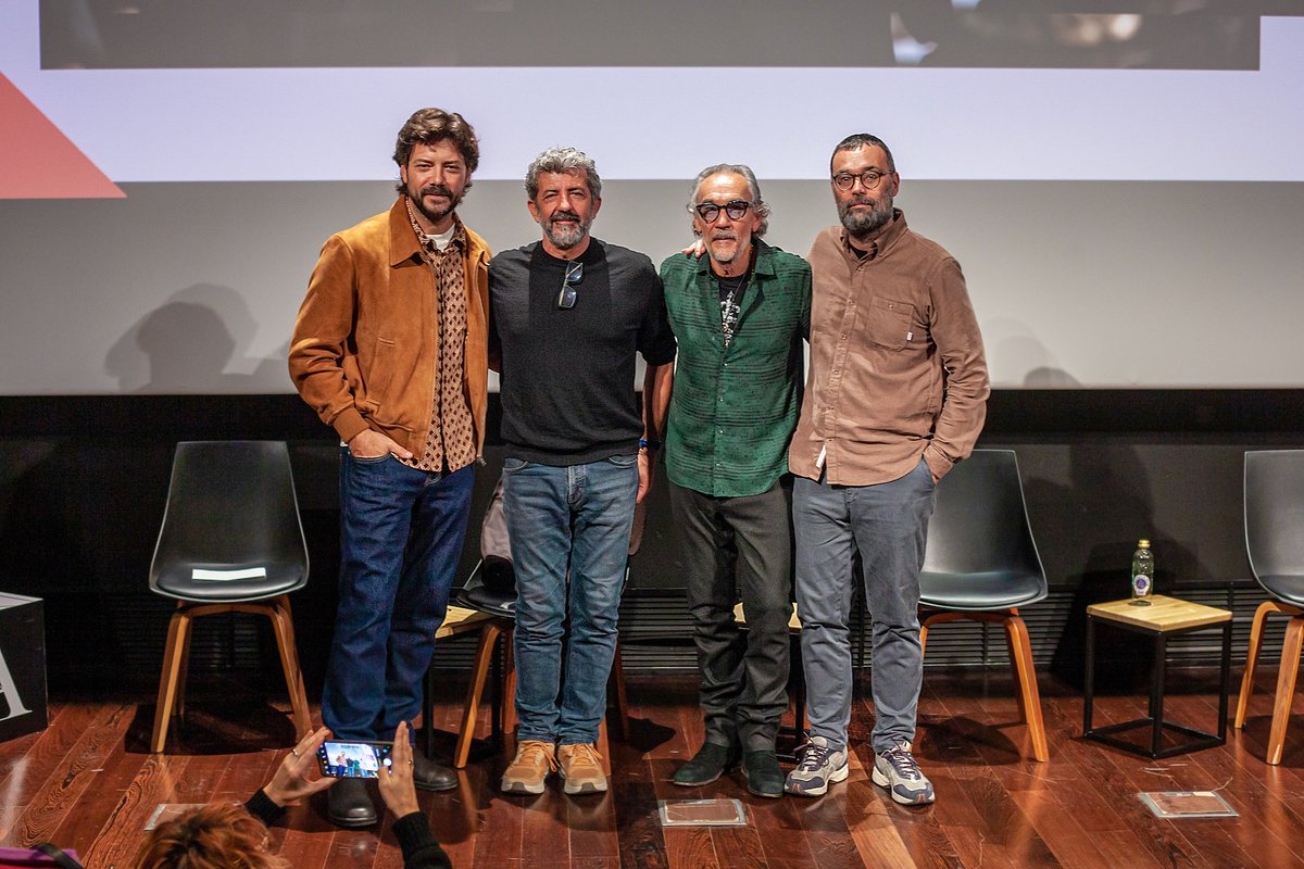 Academiadecine's tweet image. Así fue el encuentro con Alberto Rodríguez, Álvaro Morte, Rafael Cobos, Fran Araújo y José Manuel Lorenzo tras el preestreno de Anatomía de un instante #enlaAcademia
academiadecine.com/2025/11/18/ana…