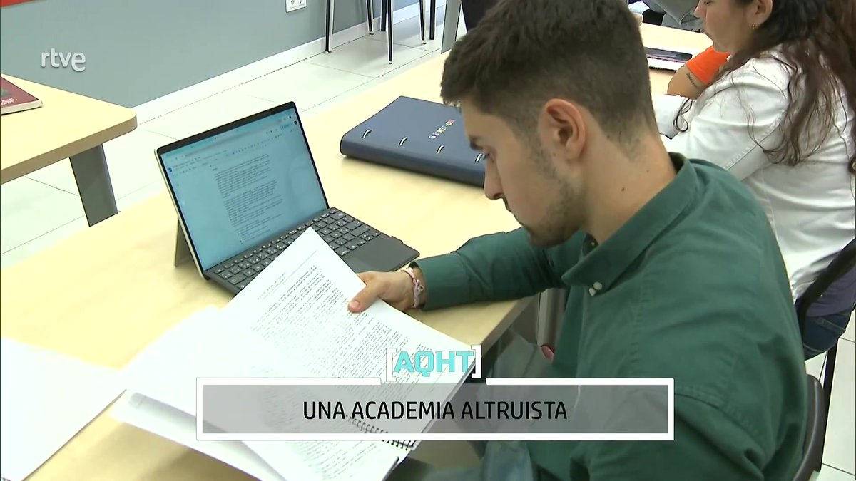 Clases GRATIS 
para preparar una OPOSICIÓN❗️
👉es la iniciativa solidaria de unos jóvenes funcionarios

La Escuela Ciudadana de Administración Pública (ECAP) <a href="/ECAPacademia/">ECAP</a> 
para q estudiar una OPOSICIÓN sea 
ACCESIBLE a TODOS... y el bolsillo no tiemble

▶️rtve.es/v/16820172/
