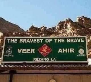 _Sudhaker_singh's tweet image. विश्व की सबसे कठिन लड़ाईयो मे एक,रेजांग ला युद्ध में शहीद भारतीय थल सेना के 13वीं कुमाँऊ रेजिमेंट के C कम्पनी के 114 वीर सैनिकों को सलाम।

18 नवम्बर 1962 को लद्दाख़ के रेज़ांग ला में 18000 फ़ीट की ऊँचाई पर लड़ रहे 120 भारतीय सैनिकों ने छह हजार चीनी सैनिको के छक्के छुड़ा दिये और…