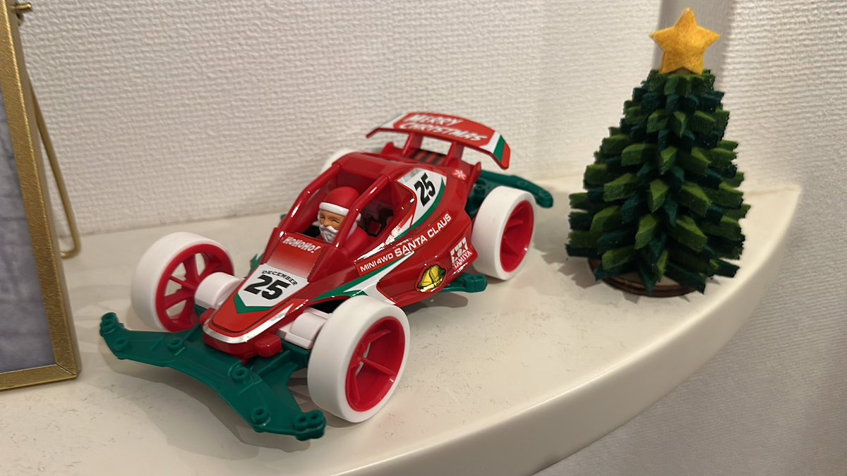 SAKEpower6's tweet photo. サンタクロースを玄関のニッチに🎄ミニ四駆は走らせるだけじゃないんだなと、楽しみ方を再認識😄
#ミニ四駆 
#ミニ四駆サンタクロース https://t.co/4luF7r1QHh