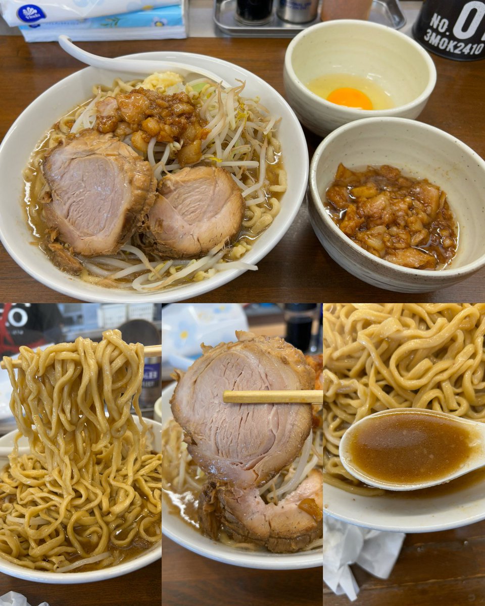 宮二郎深谷店

初方麺です✌️
豚骨ラーメン（大）350g豚2枚＋生卵NAmm

麺は極太平打ち縮れで小麦の強い香りとゴワワシ食感でめちゃうまい👏

豚は赤身が多めの味染みで噛み応えある🙆

濃い醤油が染み込んだアブラサラダが美味い👍
まぜそばや限定麺も食べたい😊
ゴチでした😋