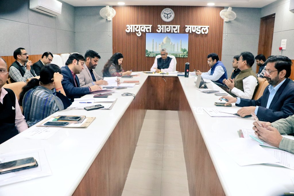 मण्डलायुक्त महोदय श्री शैलेन्द्र कुमार सिंह जी की अध्यक्षता में मण्डल स्तरीय कर-करेत्तर एवं आईजीआरएस की समीक्षा बैठक हुई संपन्न.

#igrs 
<a href="/CMOfficeUP/">CM Office, GoUP</a> 
<a href="/InfoDeptUP/">Information and Public Relations Department, UP</a>