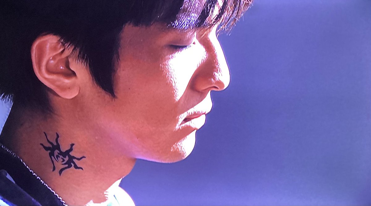 子供番組の主人公ということで雄介は「みんなの笑顔のため頑張れる人」に設定した訳ですが、現実の中では誰もがそんな風に利他的に生きていける訳ではないのでは？他者どころか自分に向けた努力が報われない人はどう生きていけばいいのか？そんな思いも込めて蝶野再登場編は作られた気がします
#kuuga