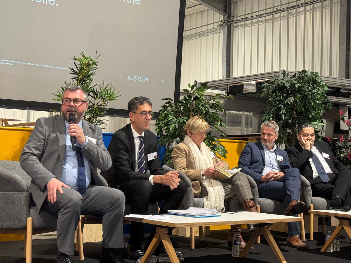 Moment d’échanges lundi chez Alstom avec les acteurs de la filière, les forces vives d’Alstom Crespin et Petite Forêt, les élus et les représentants de l’État. De l’importance de jouer collectif pour soutenir nos filières industrielles et la production labellisée origine France.