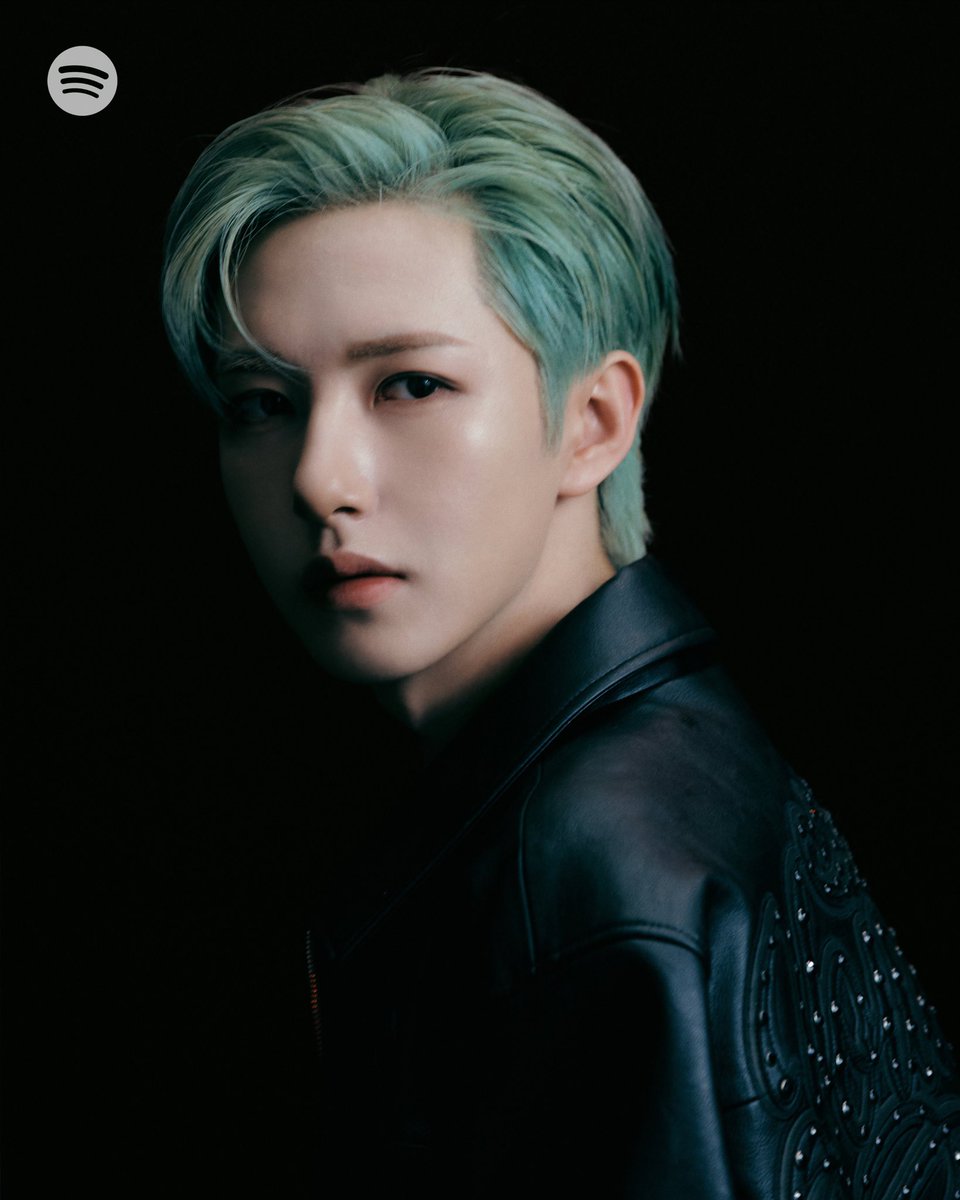 รูปนี้ป้าอ้าปากค้างเลย เหมือนแวมไพร์จากตระกูลเก่าแก่ แต่โดนแดดได้นะ เพราะเป็นBrand Spokesperson กันแดดBabi