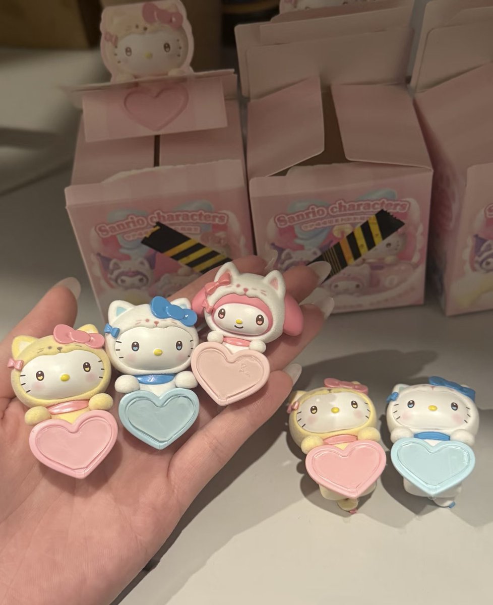 nnewstore's tweet photo. ꒰ •พร้อมส่ง• ꒱ SANRIO Hipper กล่องสุ่มตัวเกาะรุ่นกำมะหยี่🔥

🐱ราคา 199.- /จุ่ม [ยังไม่แกะ]
〰️ รุ่นกำมะหยี่
〰️ ส่งฟรี 

#ตลาดนัดsanrio #ตัวเกาะsanrio #กล่องสุ่มsanrio #sanrio #กล่องสุ่ม #sanriohipper https://t.co/h9QEtBque9