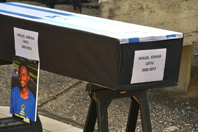 EliAfriatISR's tweet image. Final tribute to the kidnapped Joshua Mulal: A farewell ceremony is being held at Ben Gurion Airport for the late Joshua Luito Mulal, before his coffin is flown to Tanzania.💔🎗️