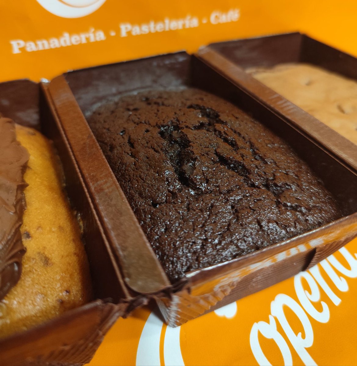 PanaderiaCopena's tweet photo. Nuestro bizcocho de chocolate es la definición de felicidad: intenso, jugoso y perfecto para celebrar cualquier día https://t.co/OjWVaciV4q